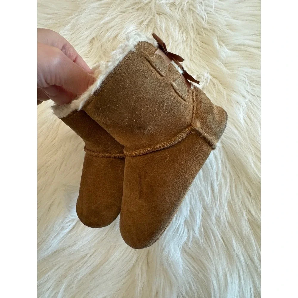 Ugg baby boots‎ bow back size 2/3